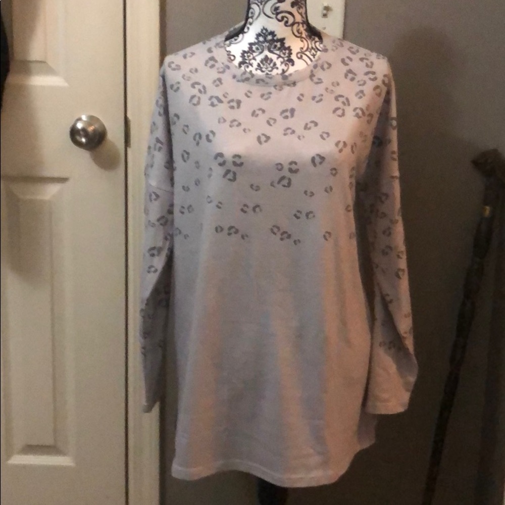 Women’s long sleeved top